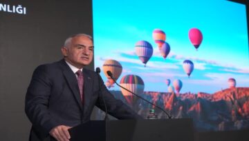 Turizm gelirinde rekor. Dokuz aylık turizm geliri 51 milyar 278 milyon dolara ulaştı