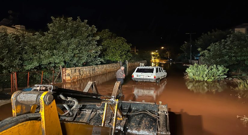 Turuncu kodlu ikaz verilmişti. 15 gün sonra tıpkı kabus, dereler taştı, sele teslim oldu