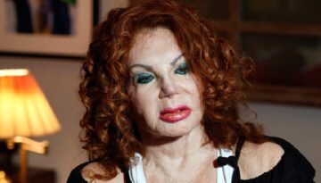 Ünlü oyuncu karısına ‘Uzun bacaklı boş kafa’ diyen annesini asla affetmedi: Hiç çocuk doğurmamalıydı… Cenazesine bile gitmedim’