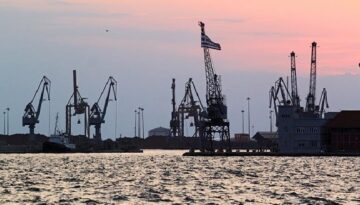 Yunan balıkçılar isyan etti: Selanik Limanı’nı kapattı